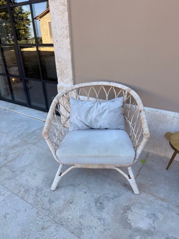 Whitewashed rattan lounge chairs (4)